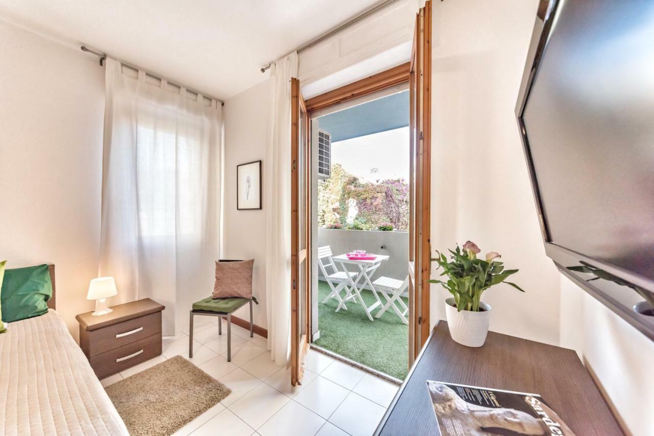 Green Apartment-City Centre Cagliari Bagian luar foto